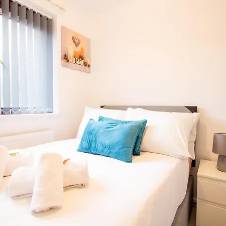 2 - Cosy In The Centre Of *